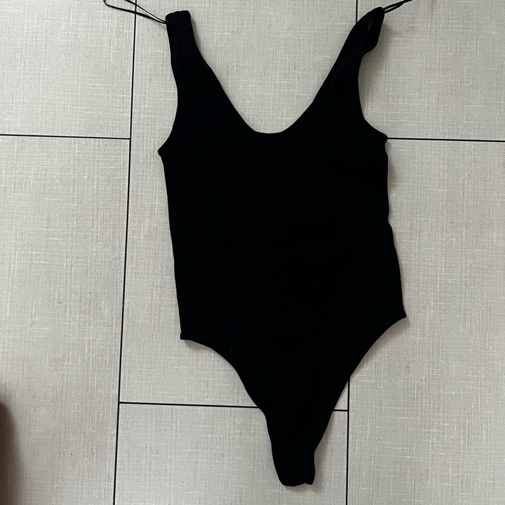 Low V-Neck ribbed body suit